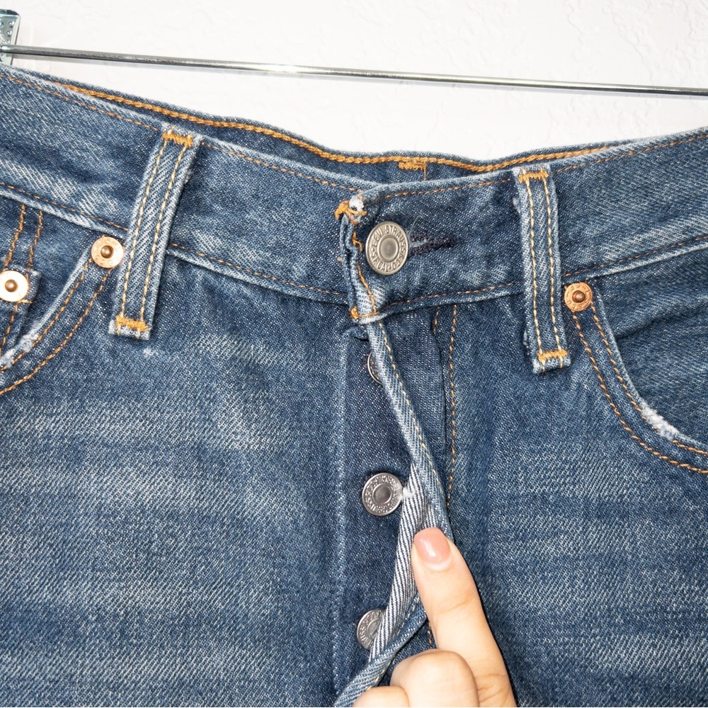 Levi’s 501 Blue Distressed Cut Off Denim High Rise Shorts Size 26 - Picture 4 of 8